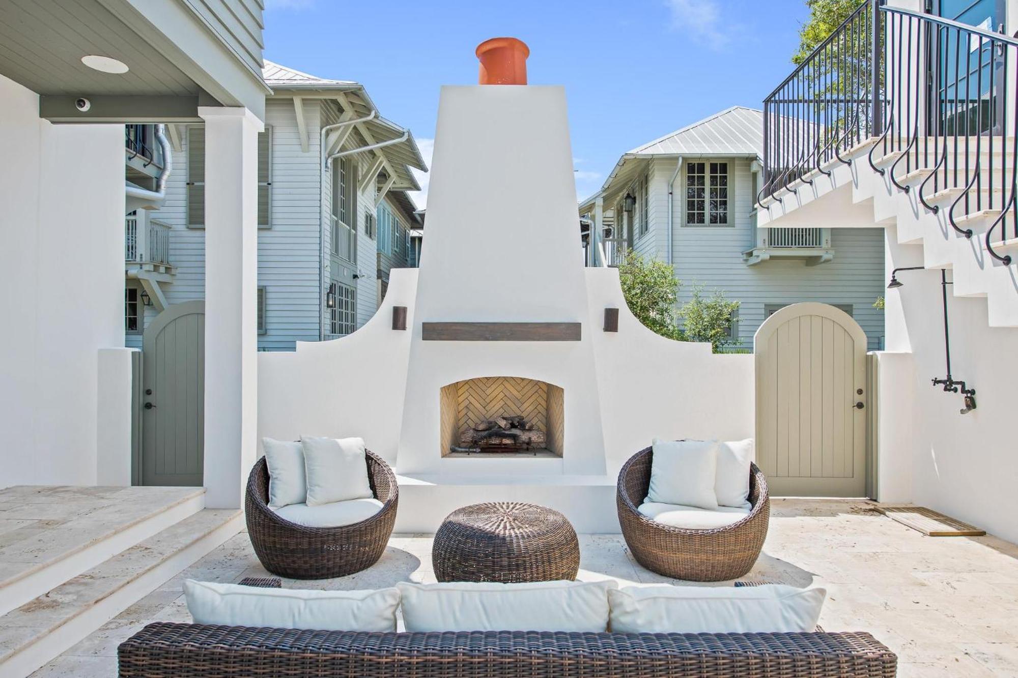 Oasis & Carriage House