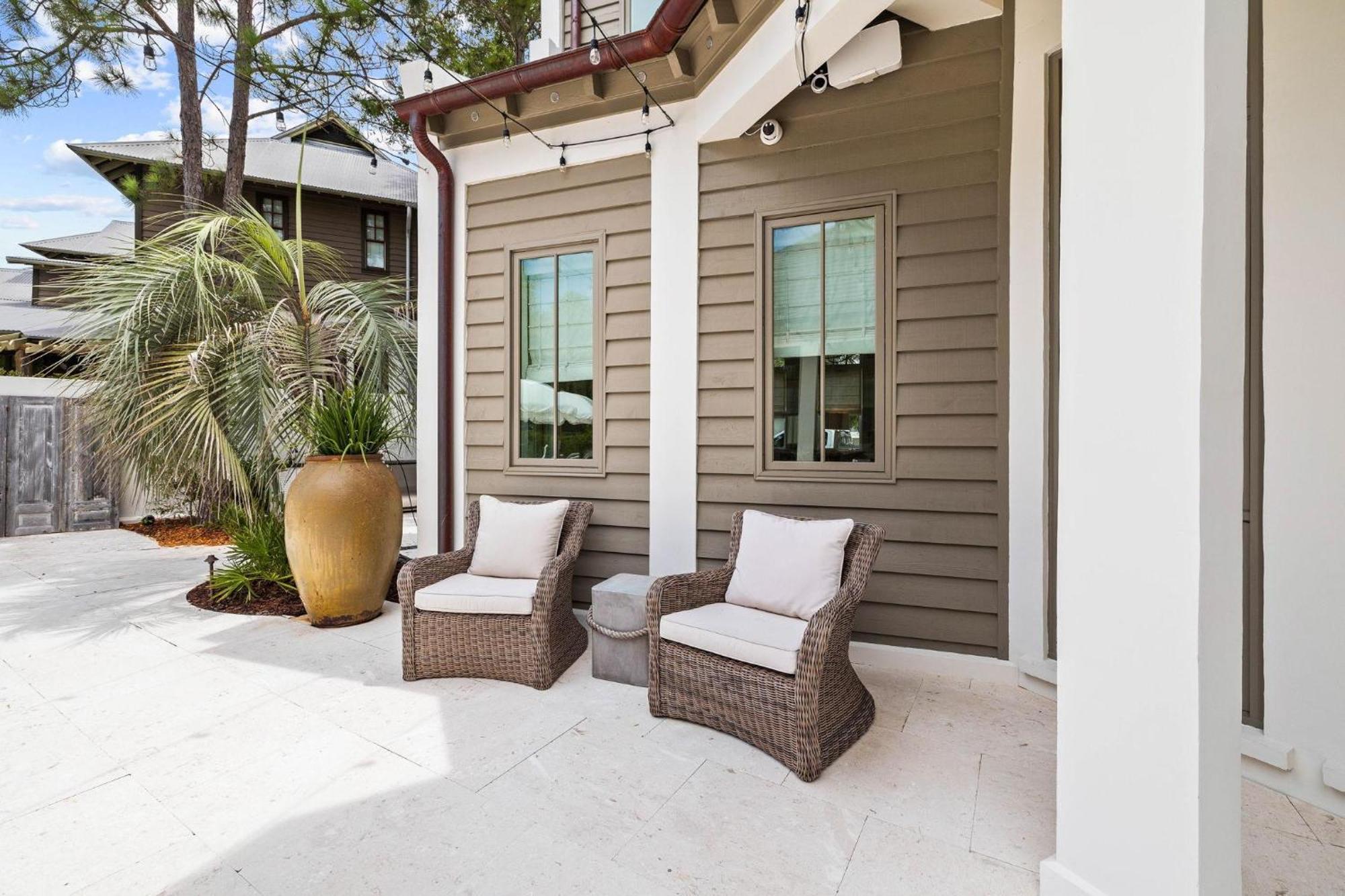 Moonstruck And Carriage House Holiday home *