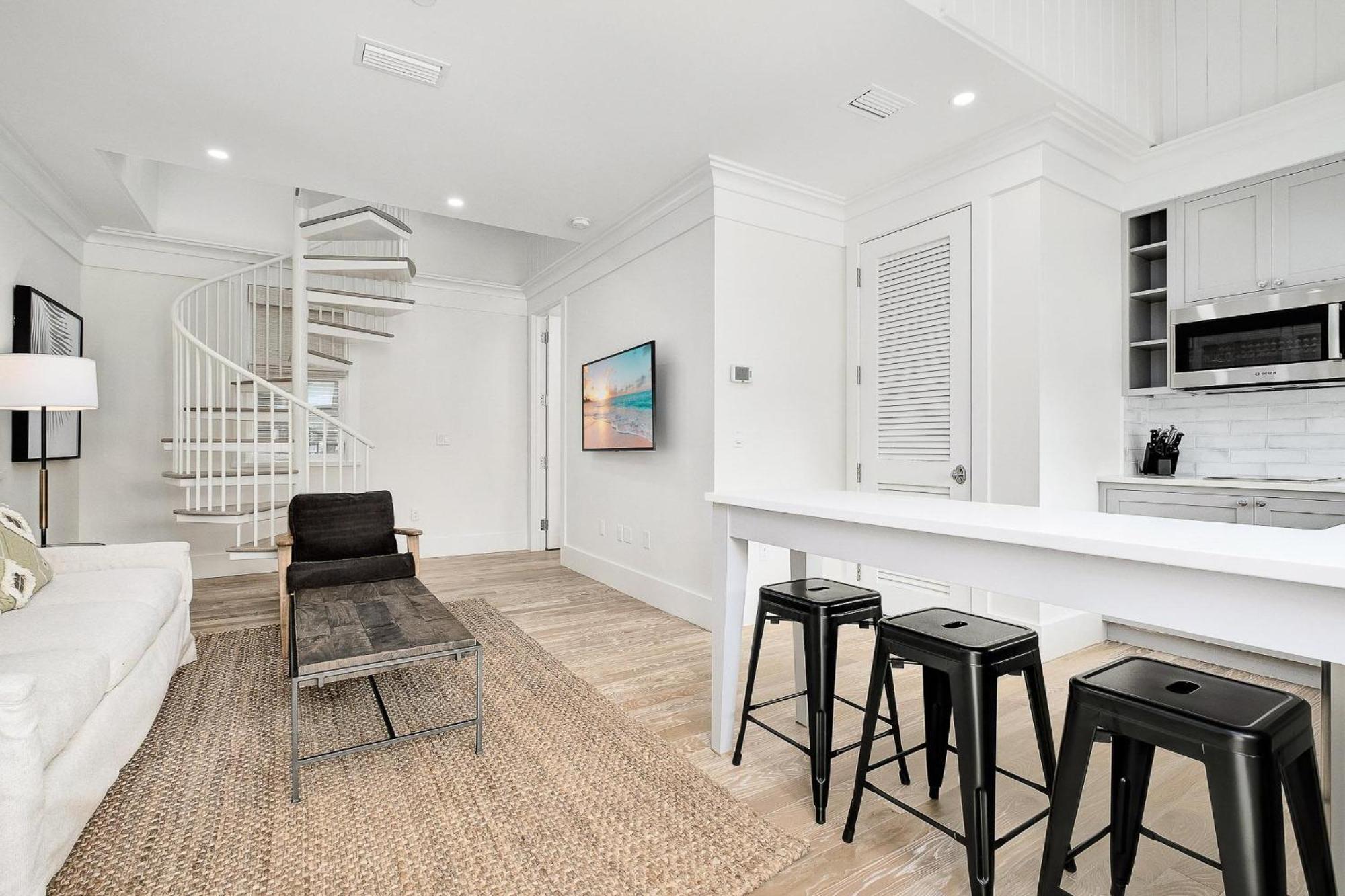 Bella Carriage House * Rosemary Beach