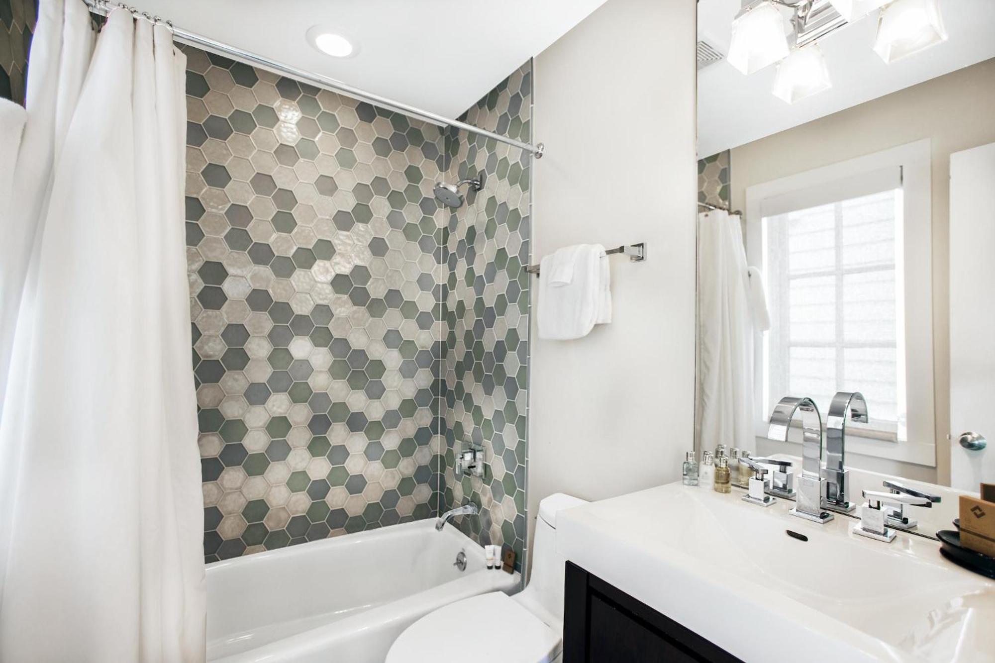 Benoit Carriage House * Rosemary Beach