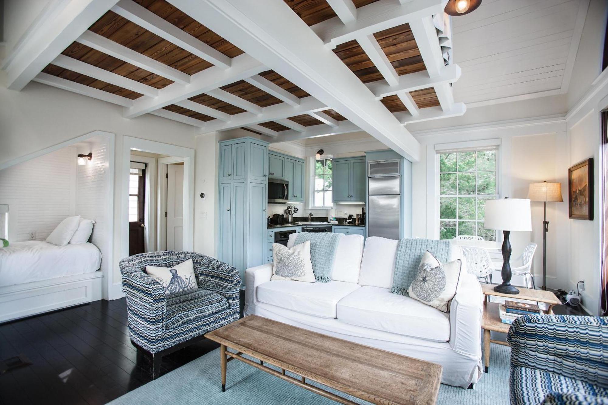 Benoit Carriage House Holiday home *