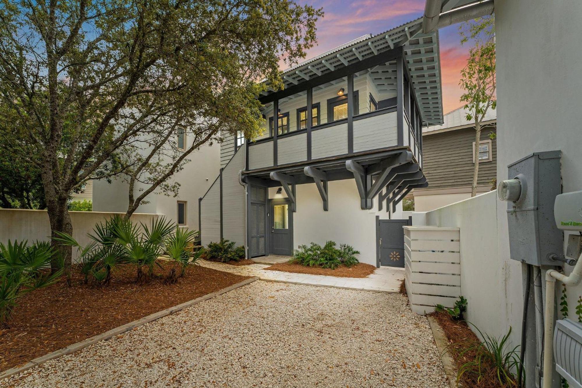 Julia's Carriage House * Rosemary Beach