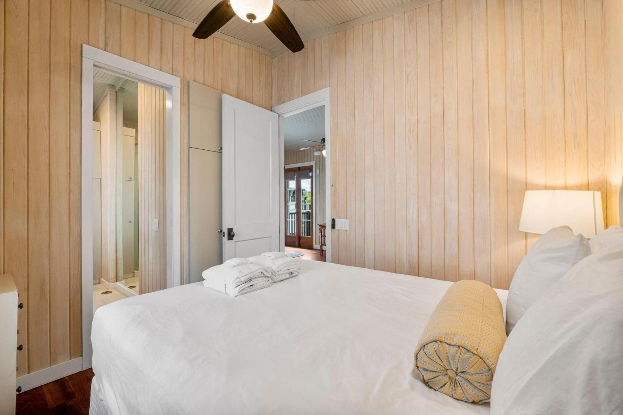 Holiday home Uncorked Carriage House *