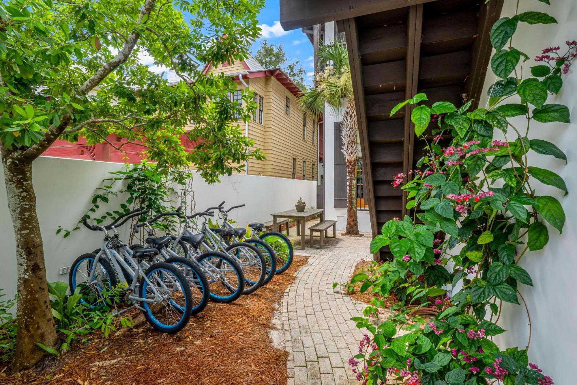 Holiday home Uncorked Carriage House *