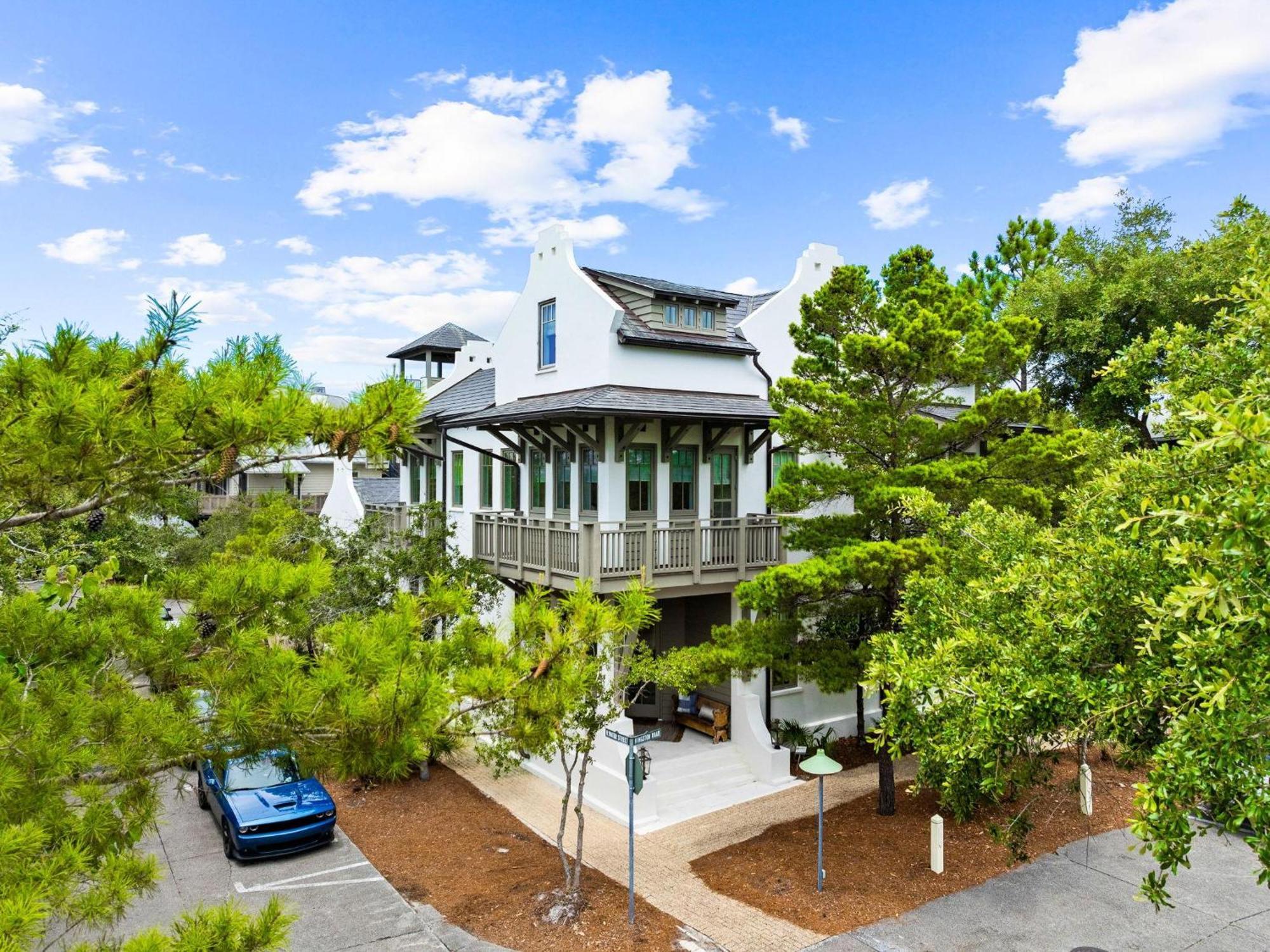 Moonstruck And Carriage House Holiday home *
