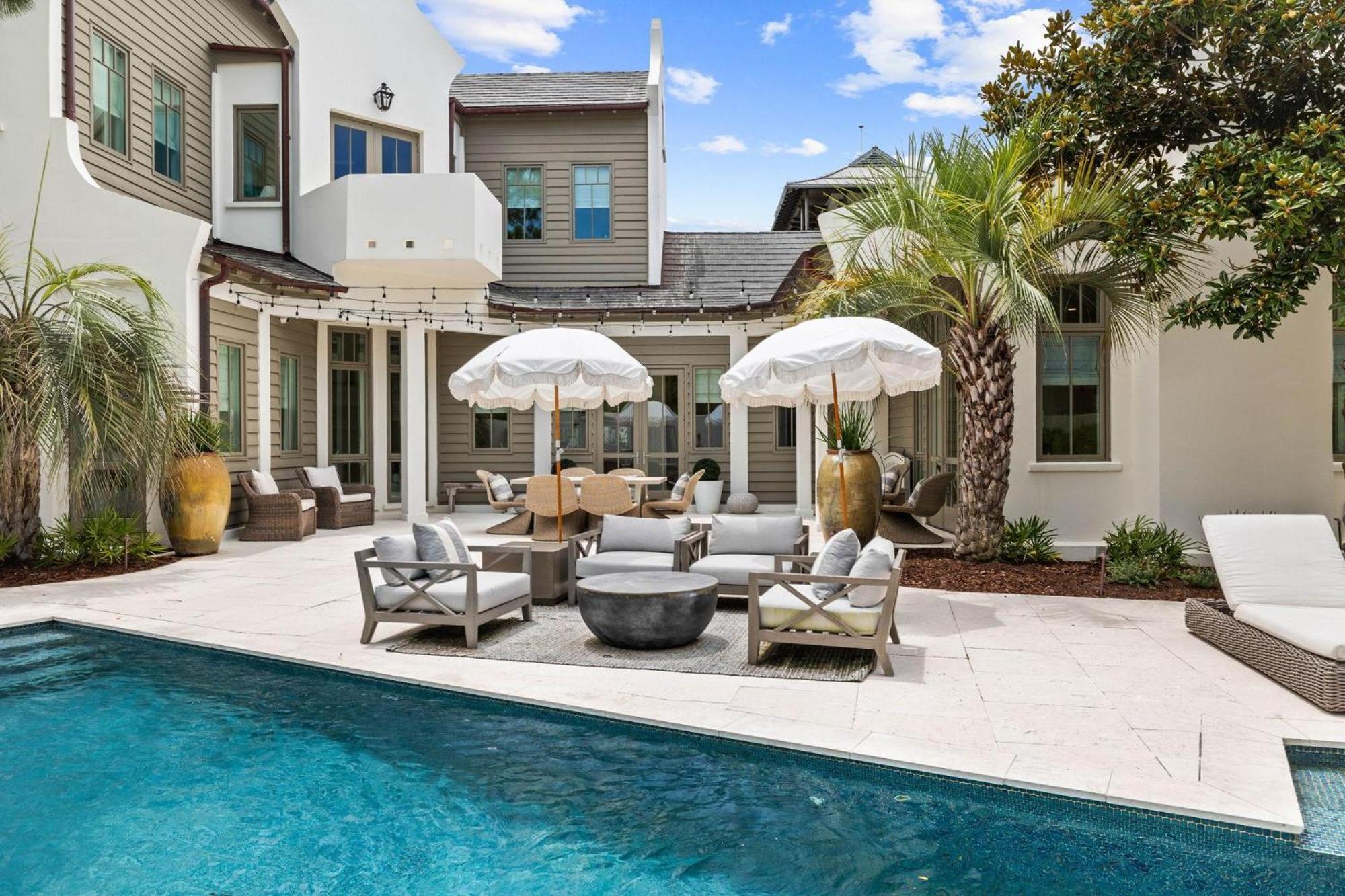 Moonstruck And Carriage House Holiday home *