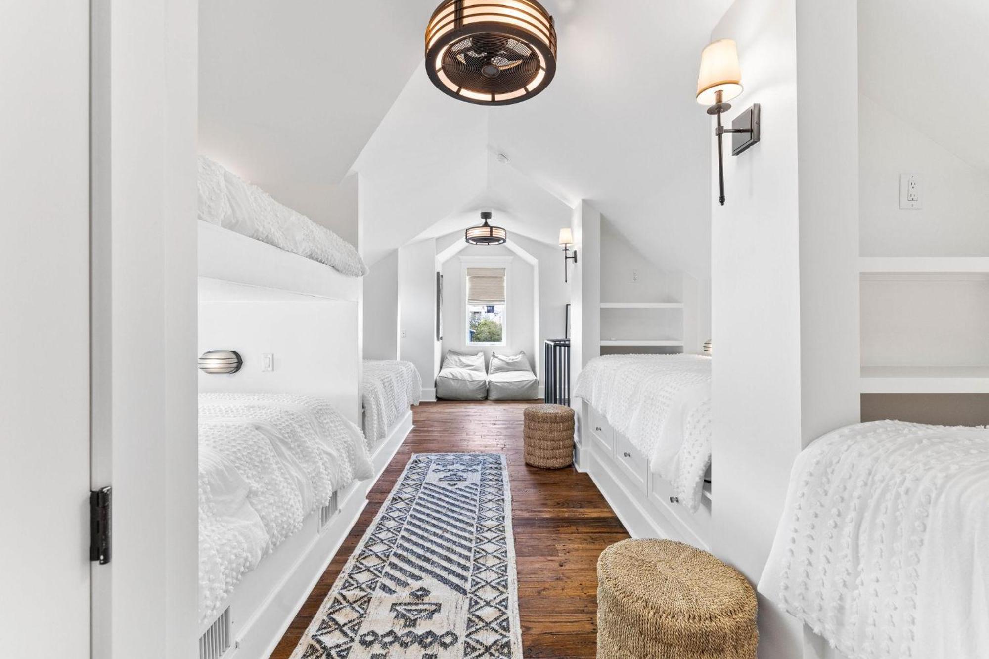 Holiday home Moonstruck And Carriage House *
