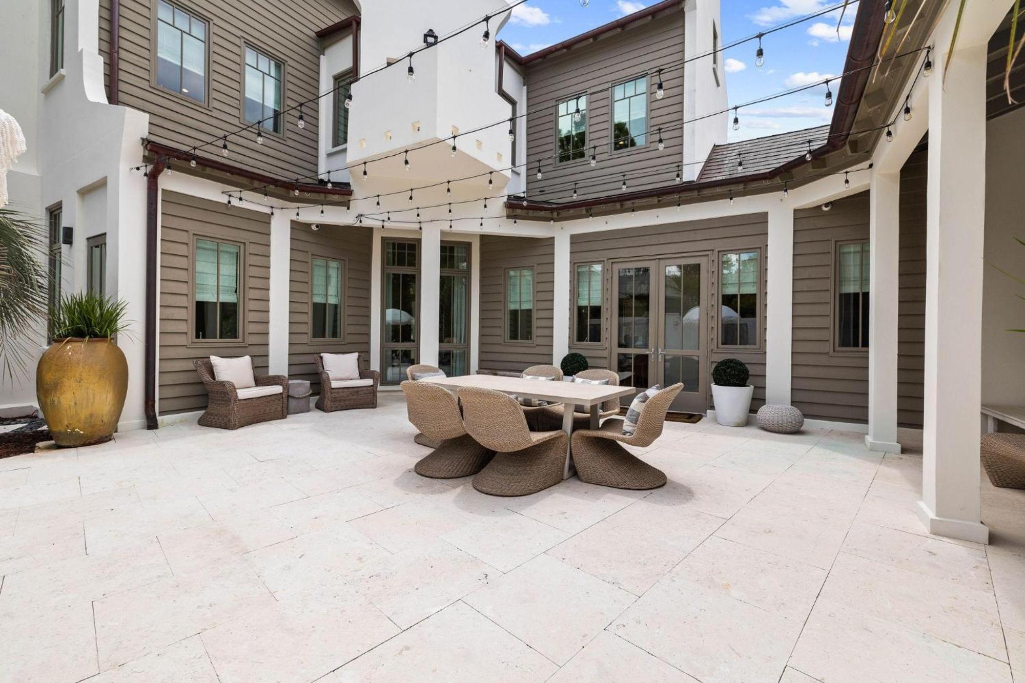 Moonstruck And Carriage House *