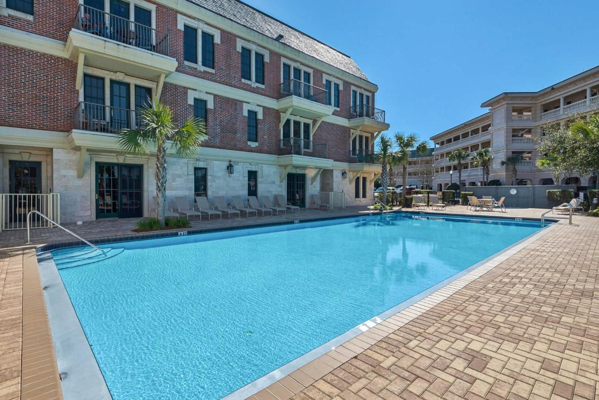 The Village Happy Life - Private Access Pool & Hot Tub Holiday home *