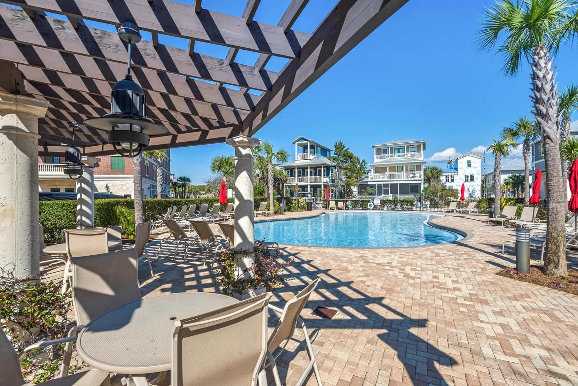 The Village Happy Life - Private Access Pool & Hot Tub