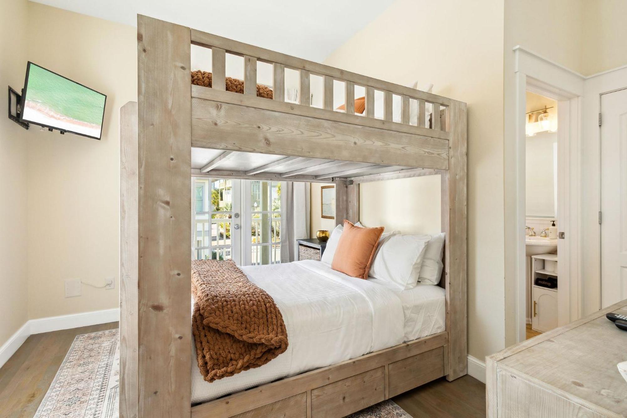 Haus Of Tides By On 30a- Pool, Bikes, Private Access Rosemary Beach
