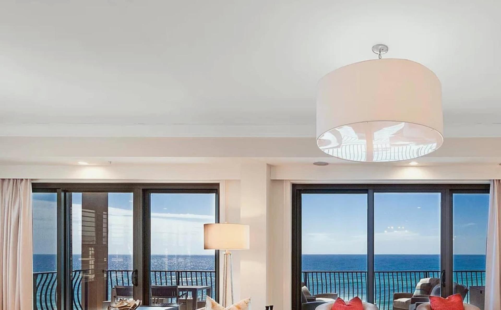 Gulf Front Penthouse With Expansive Balconies *