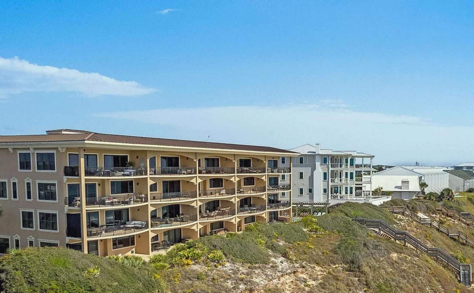 Apartment Gulf Front Penthouse With Expansive Balconies