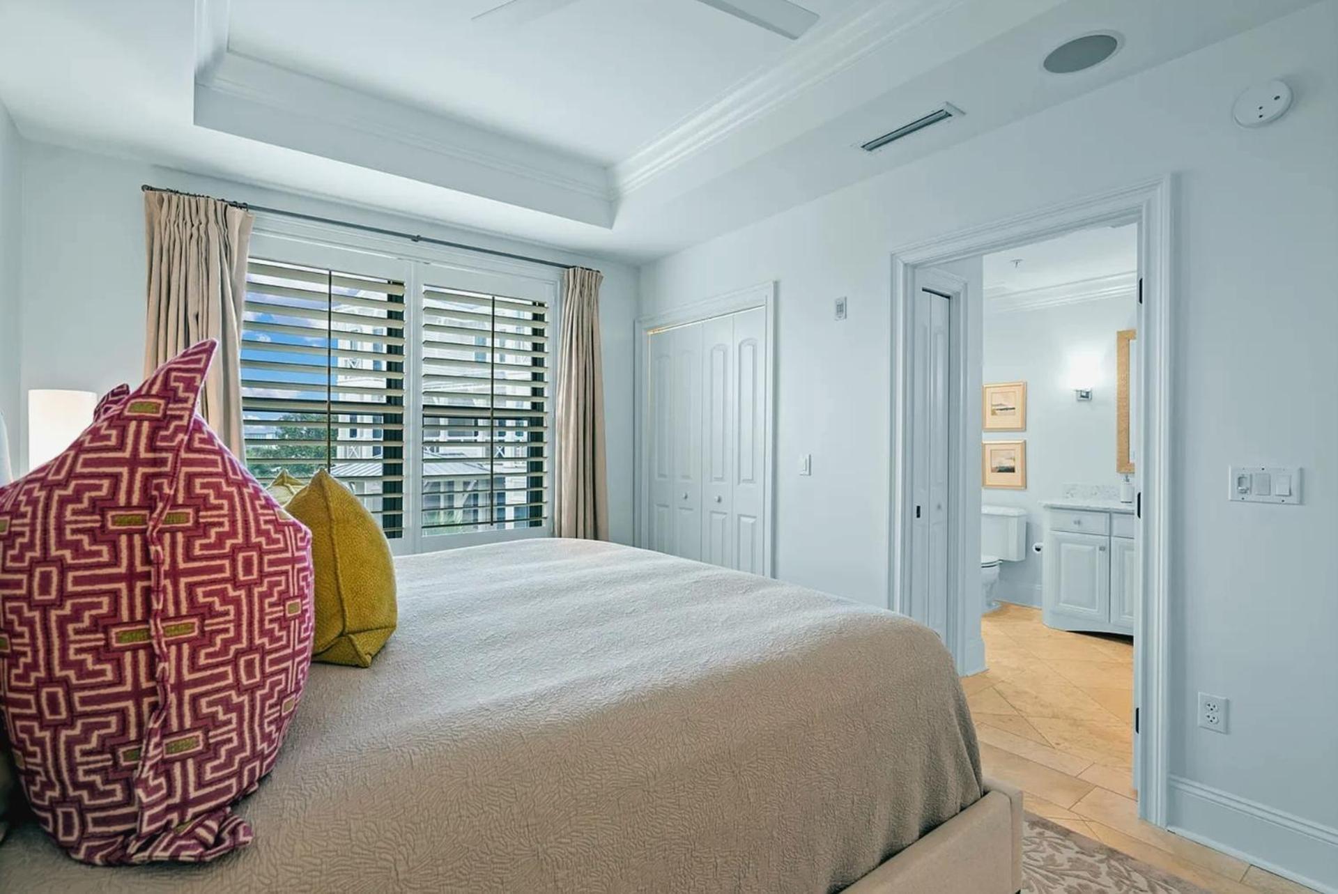 Gulf Front Penthouse With Expansive Balconies Apartment