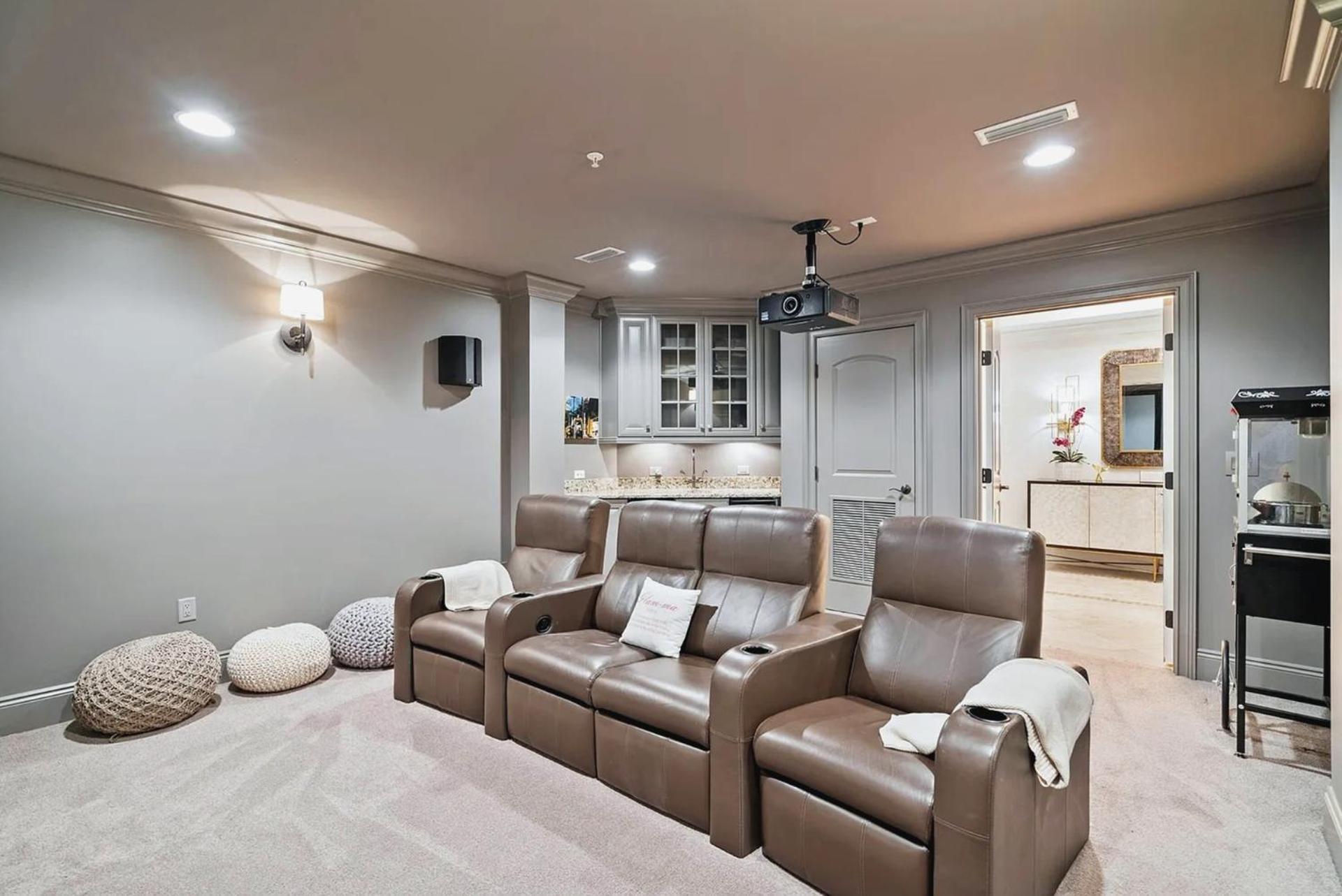 Gulf Front Penthouse With Expansive Balconies