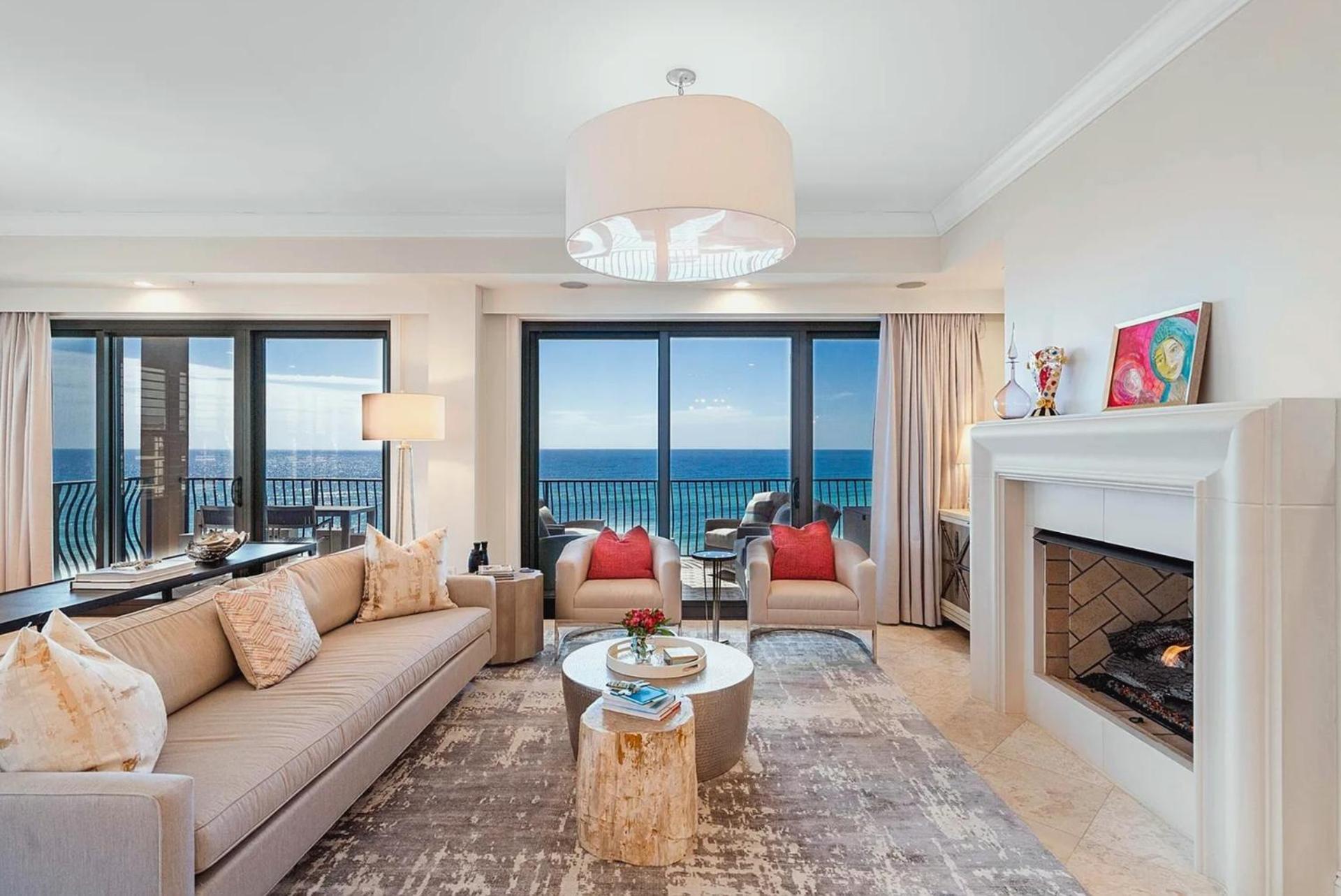 Apartment Gulf Front Penthouse With Expansive Balconies *