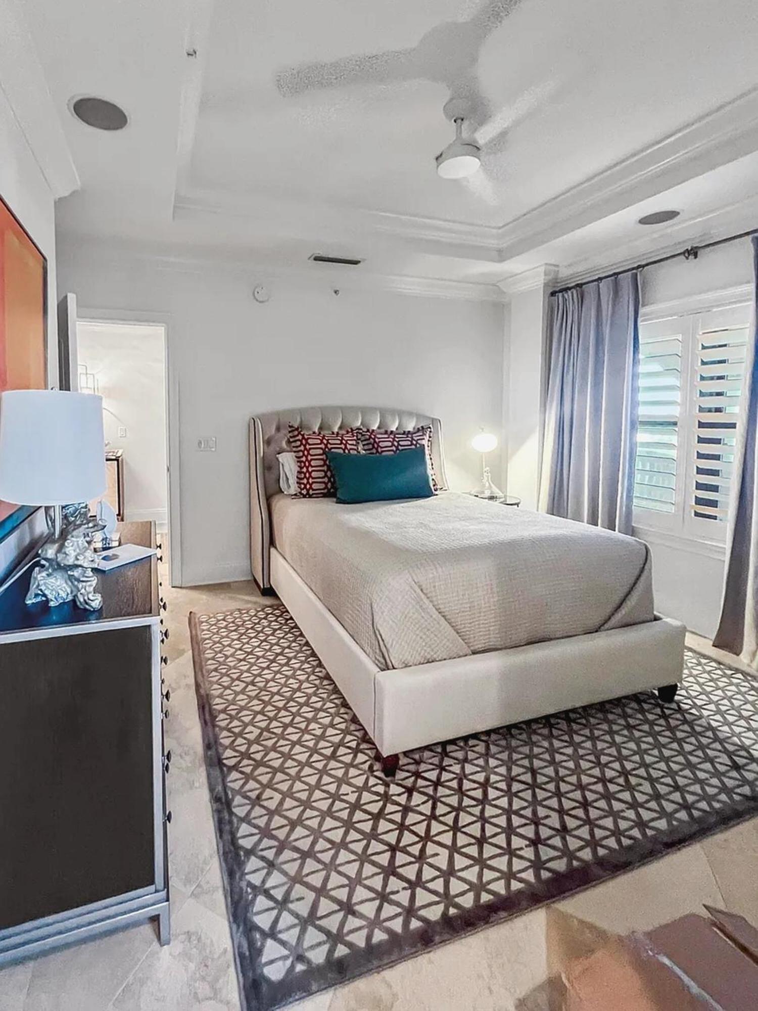 Gulf Front Penthouse With Expansive Balconies Apartment *
