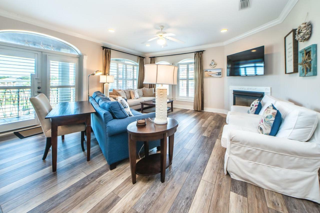 The Blue Lagoon 402b Apartment