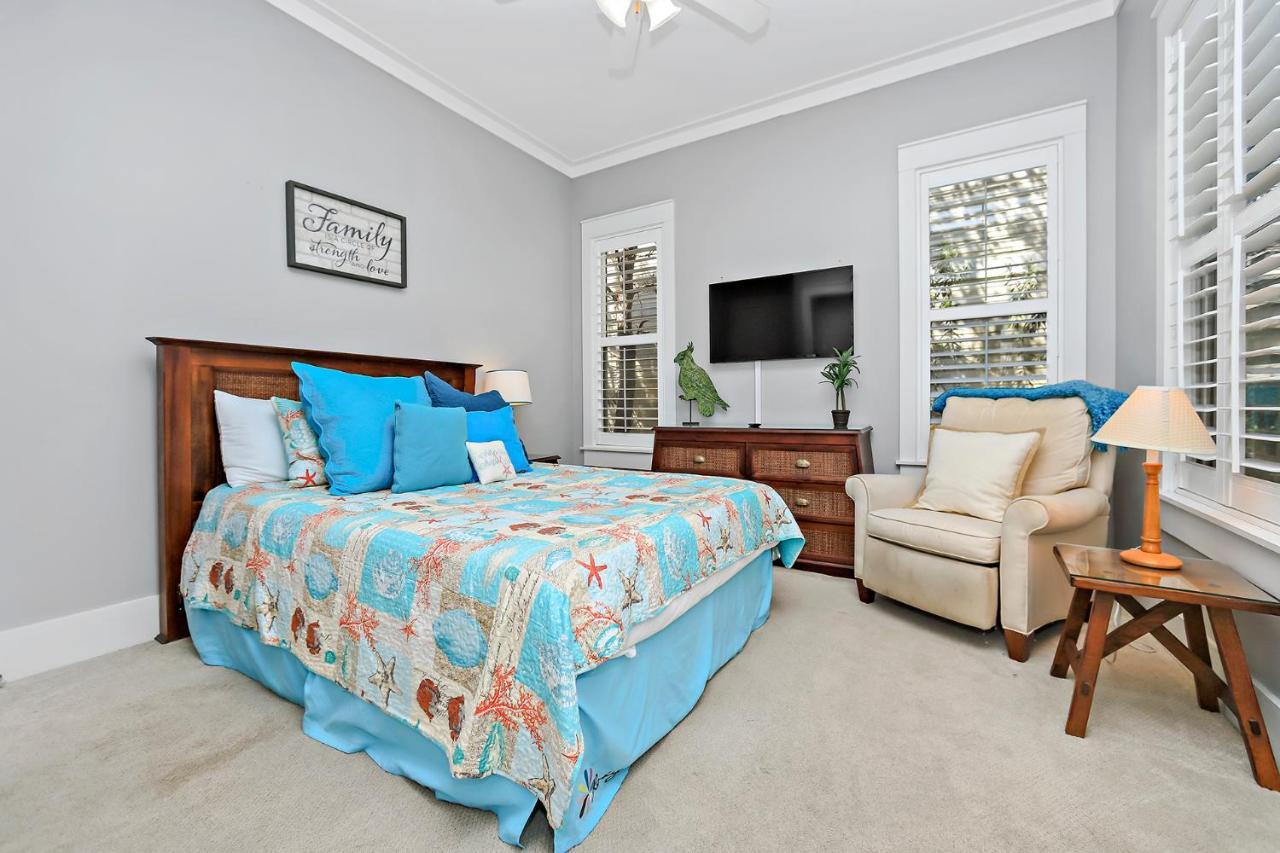 Happy Hour - 1232970 Rosemary Beach