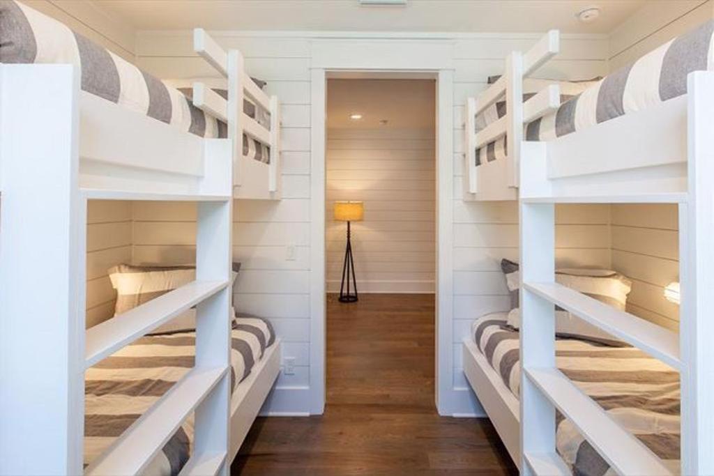 Rossana's House - 1488404 Villa Rosemary Beach