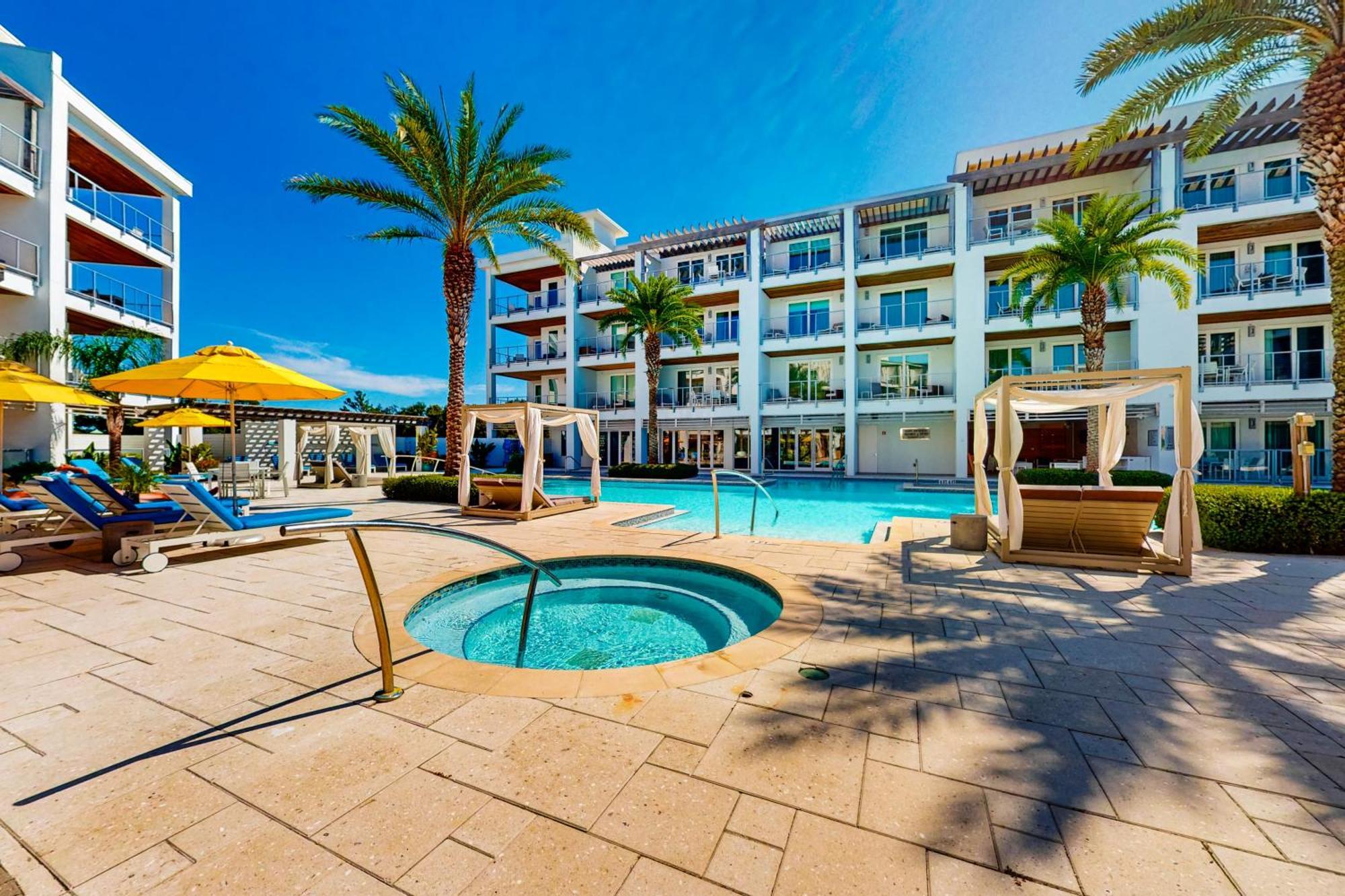 Apartment The Pointe 3-315