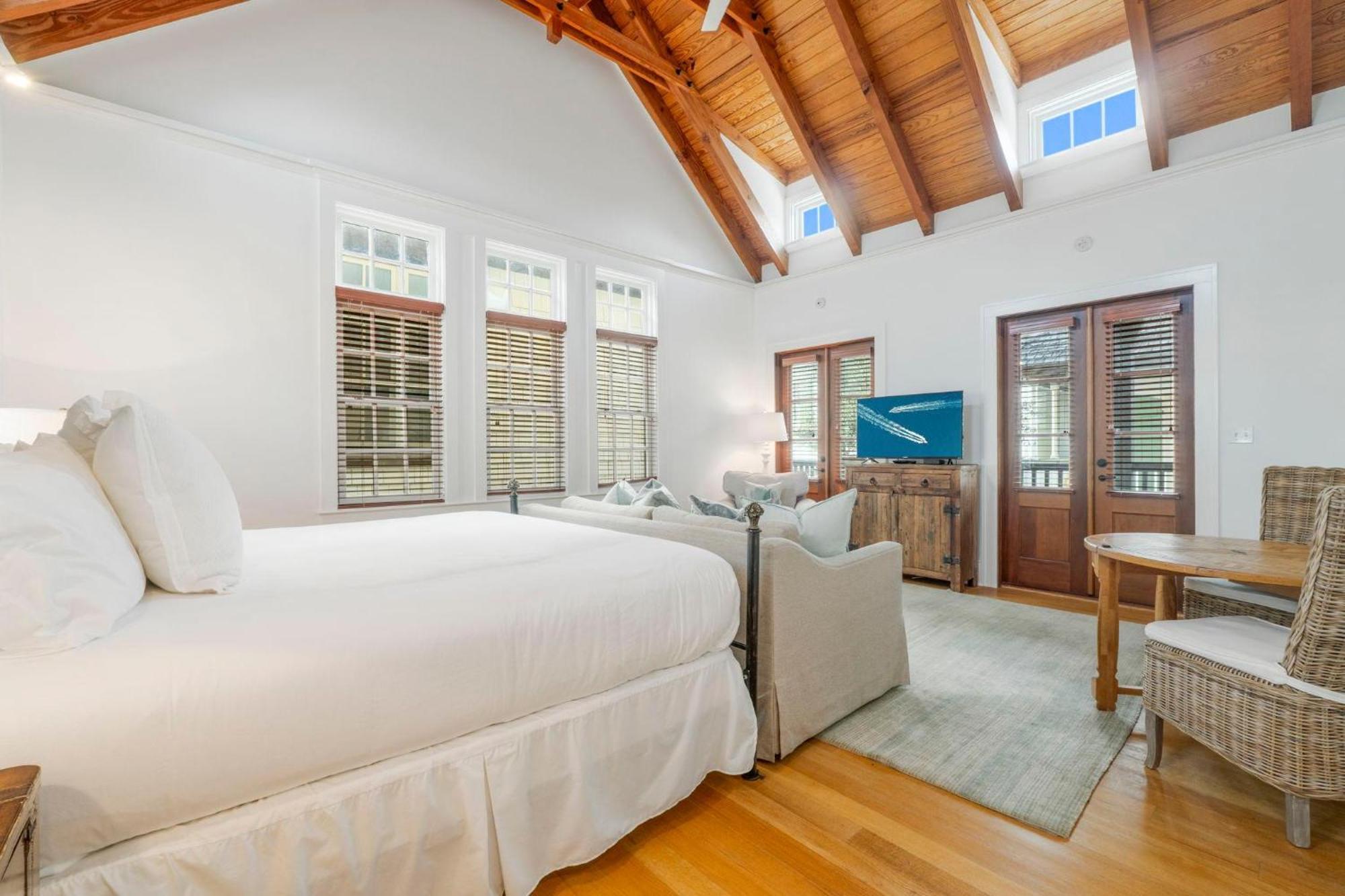 Terra Casa & Carriage House *