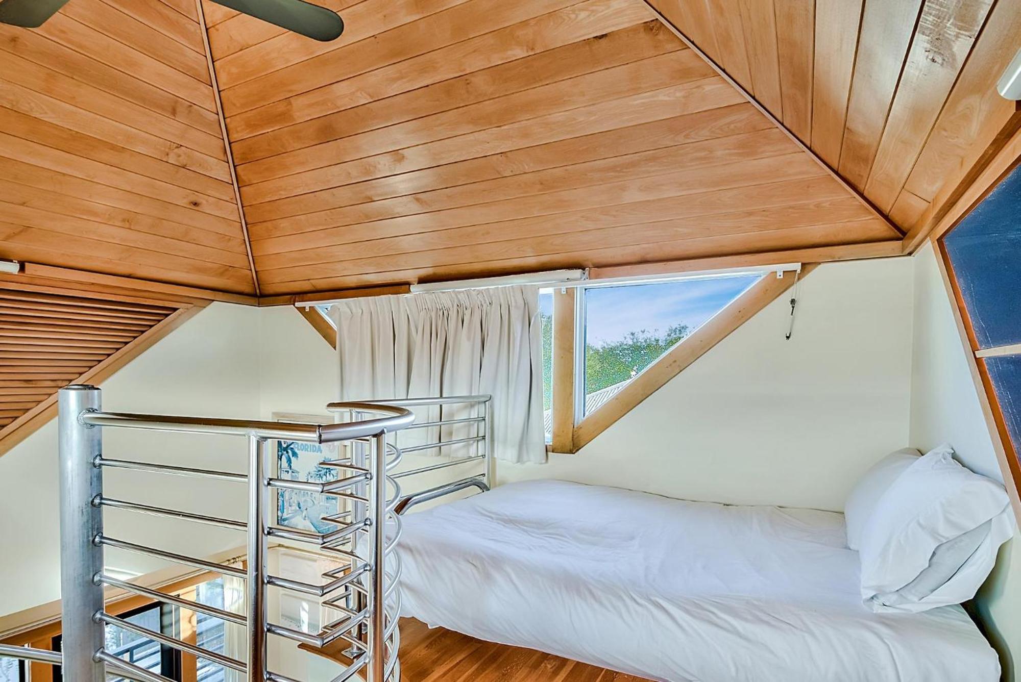 Brighton Carriage House *