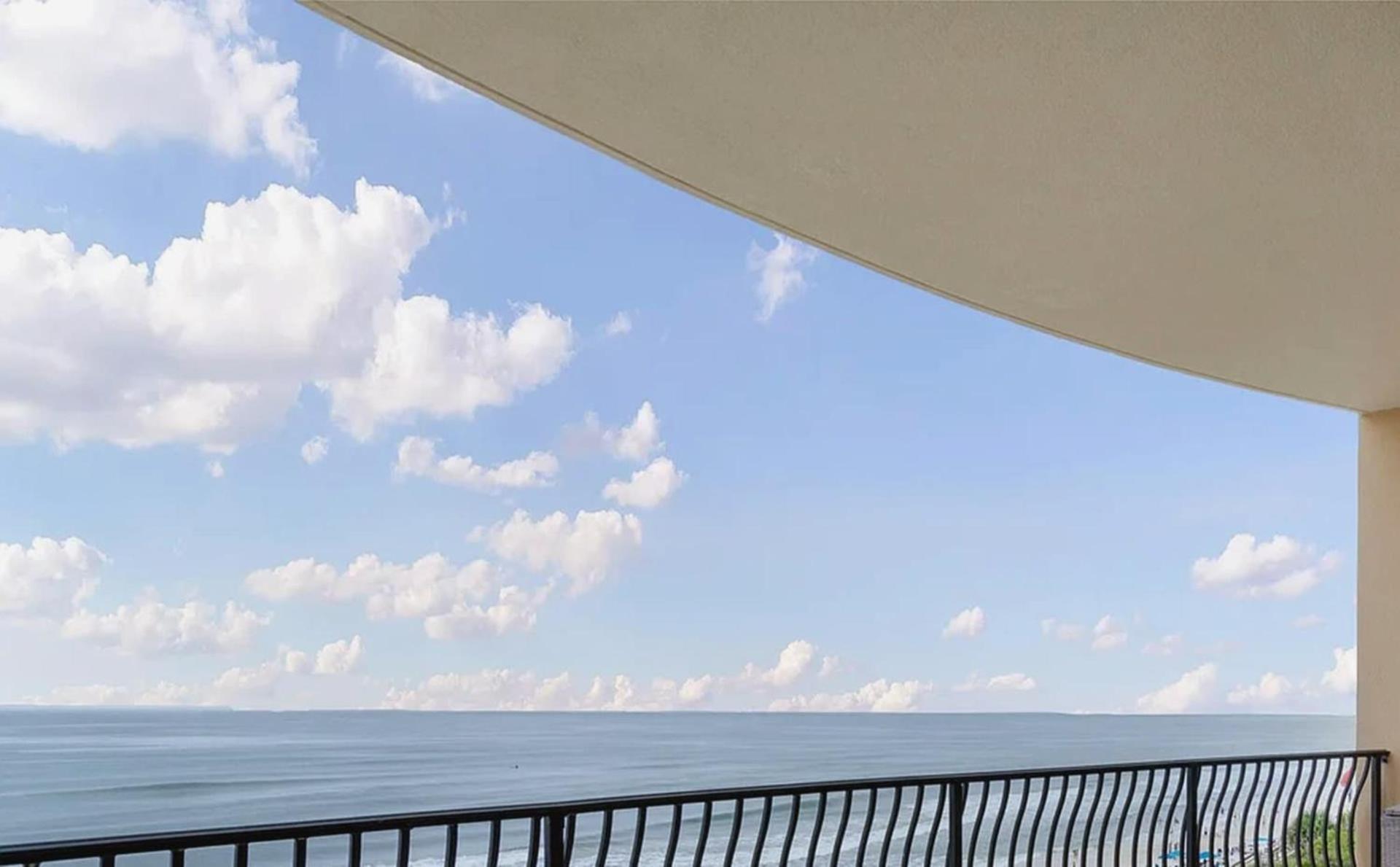 Gulf Front Penthouse With Expansive Balconies Apartment
