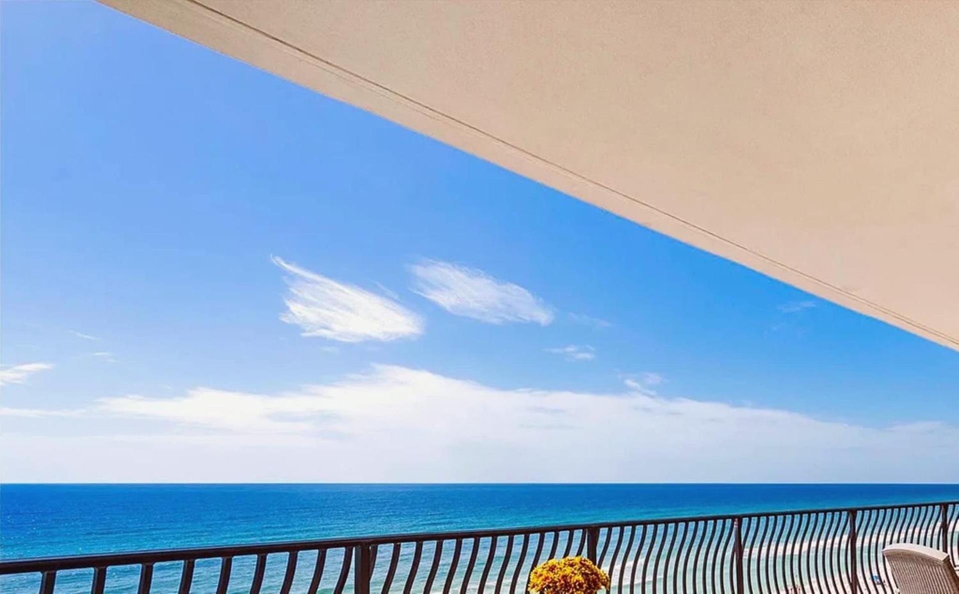 Gulf Front Penthouse With Expansive Balconies Apartment