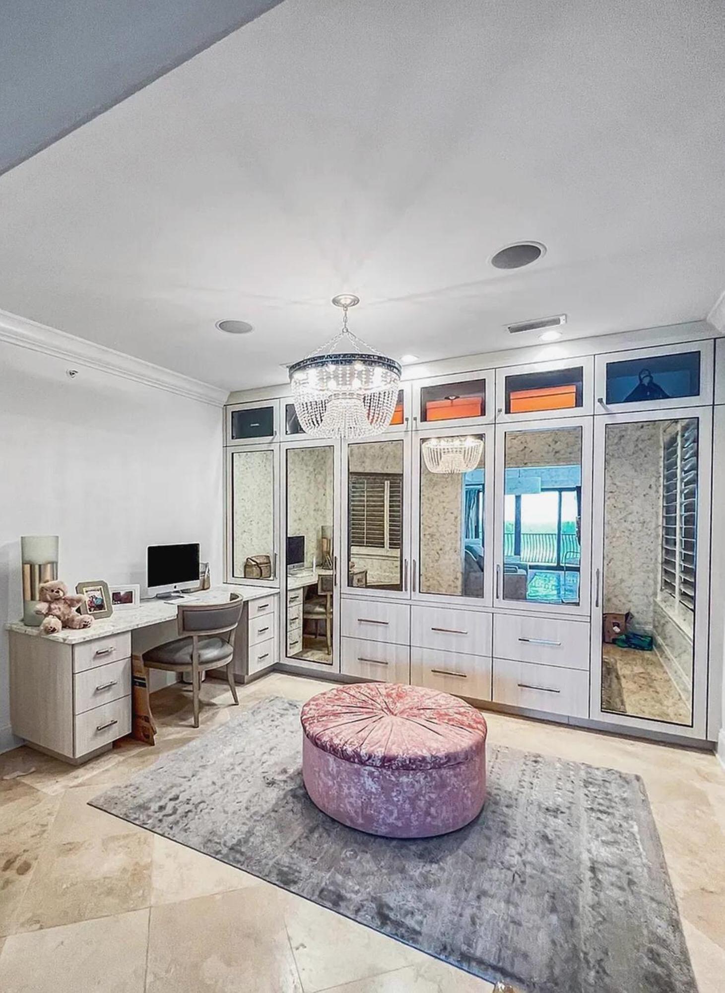 Gulf Front Penthouse With Expansive Balconies