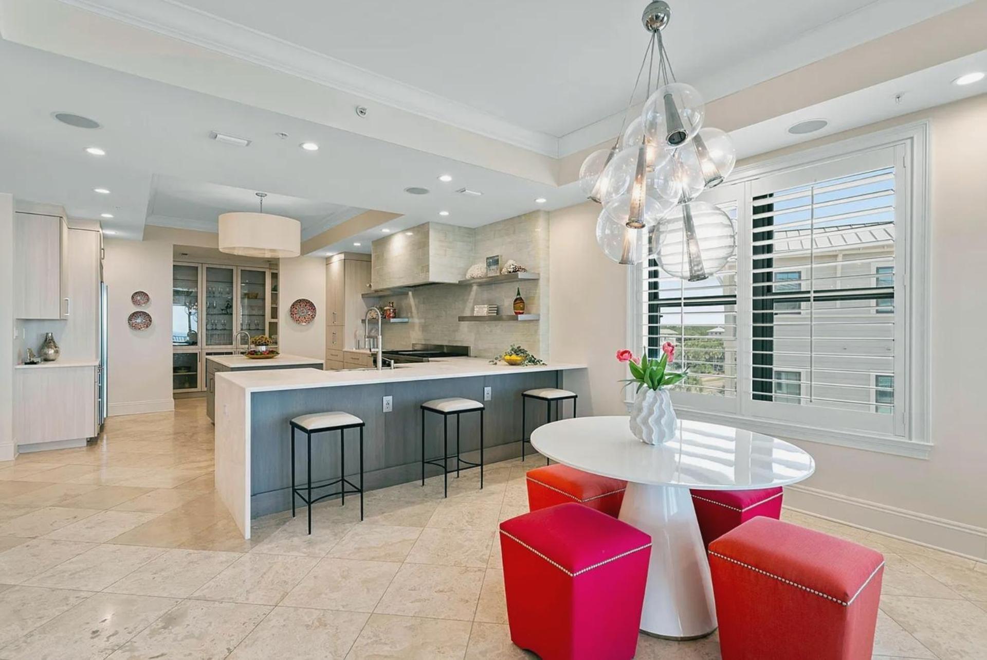 Gulf Front Penthouse With Expansive Balconies Apartment *