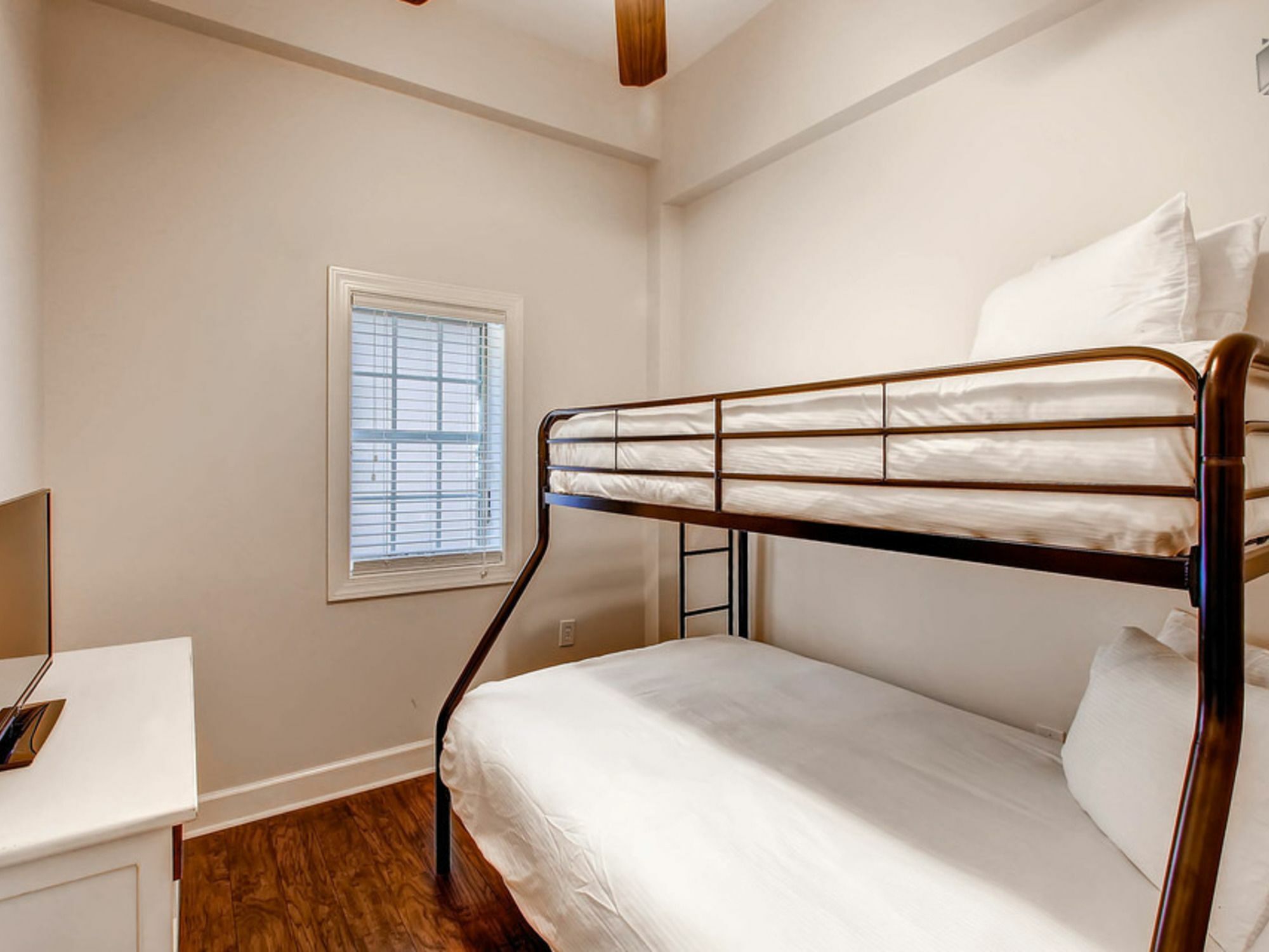 Hotel The Newcastle By Redawning